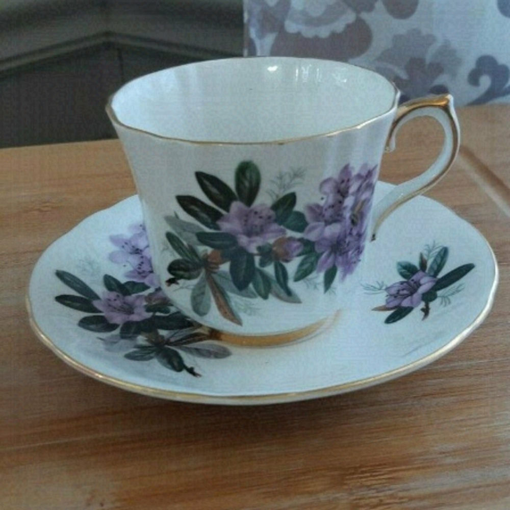 Vtg ROYAL VICTORIA FINE Bone china cup saucer purple flowers FLORAL gold trim